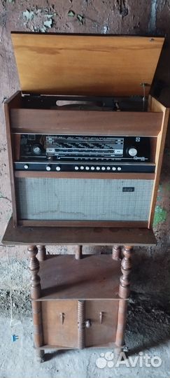Старый приёмник времён СССР