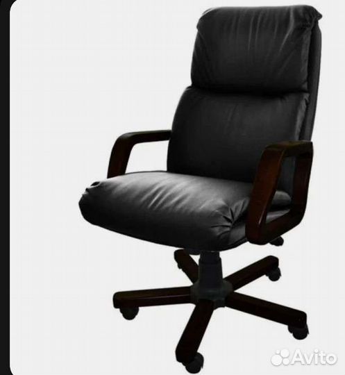 Офисное кресло