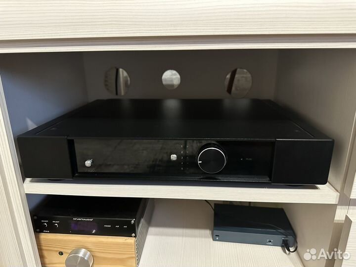 Усилитель Rega Elex R