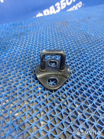 Ответная часть замка багажника Mazda Demio 2