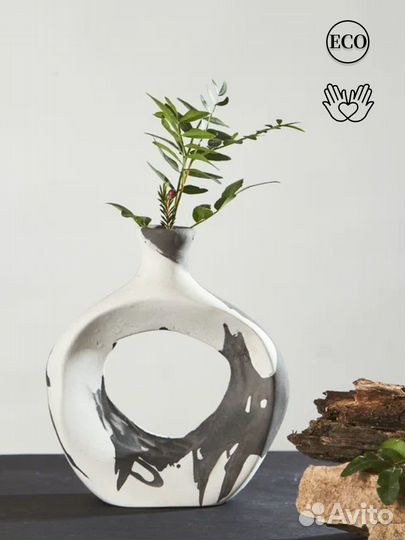 Интерьерная декоративная ваза для дома