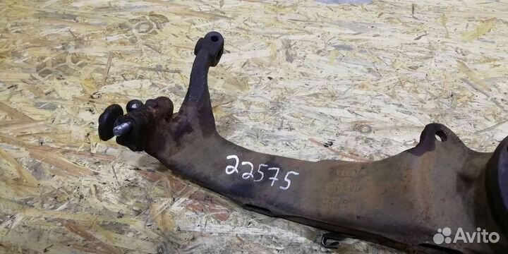 Кулак передний левый Audi A8 D2/4D 1998 4D0467257F