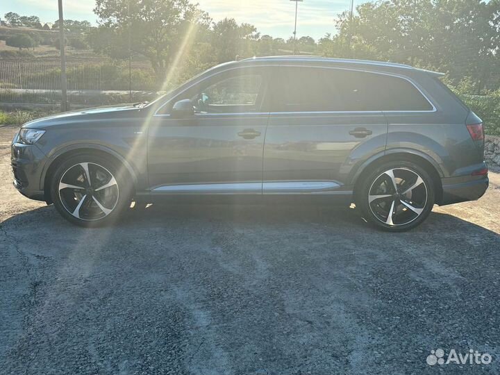 В разборе Audi Q7 4M