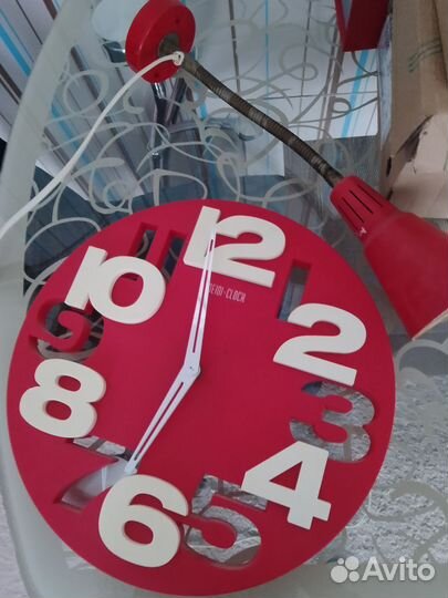 Часы и светильник