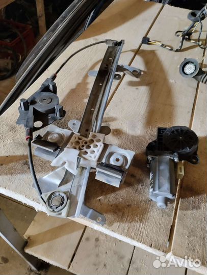 Стеклоподъемник передний правый Ford Fusion