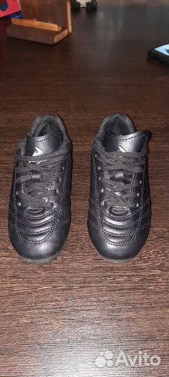 Детские футбольные бутсы