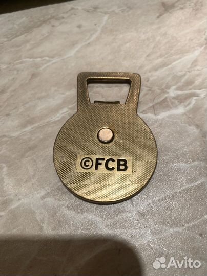 Открывалка- магнит для бутылок фк Барселона