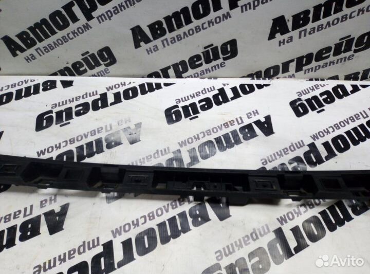 Крепление бампера заднее Volkswagen Passat 3C5 BVY