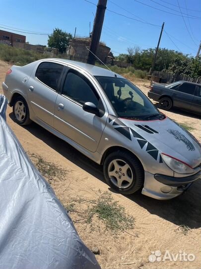 Peugeot 206 1.4 МТ, 2008, битый, 271 000 км