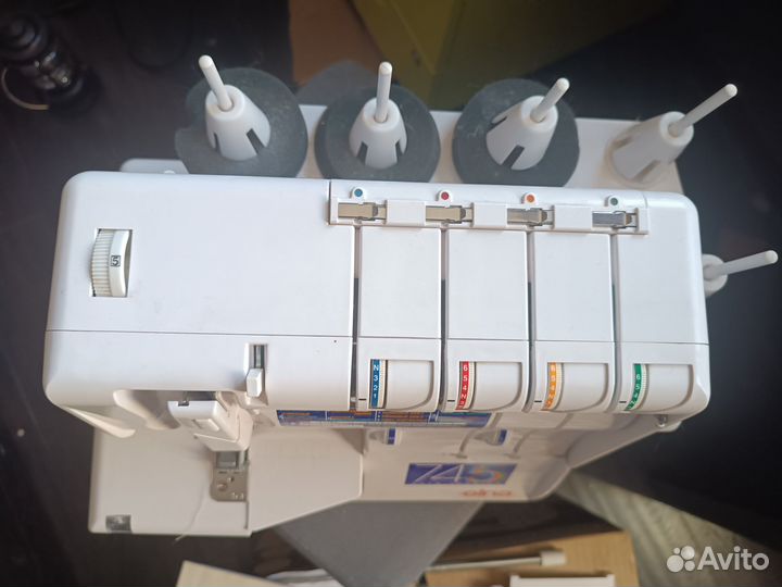 Elna 745 оверлок, распошиапльная машинка