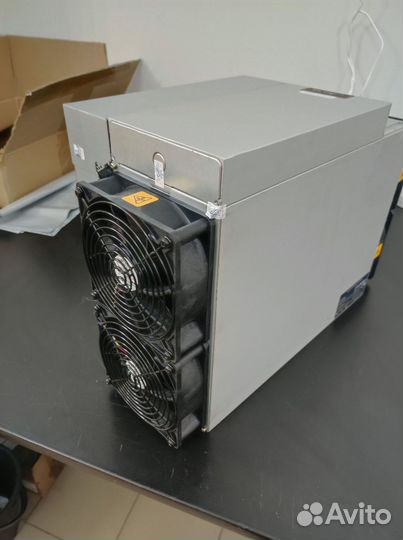 Asic майнер Bitmain Antminer S19