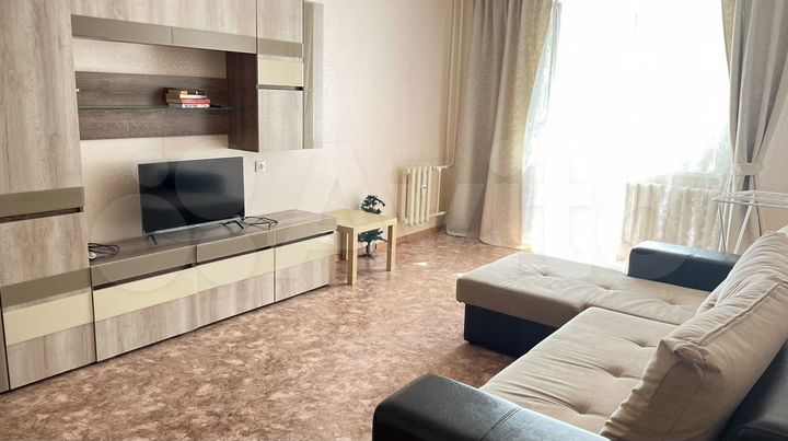 2-к. квартира, 52 м², 2/10 эт.