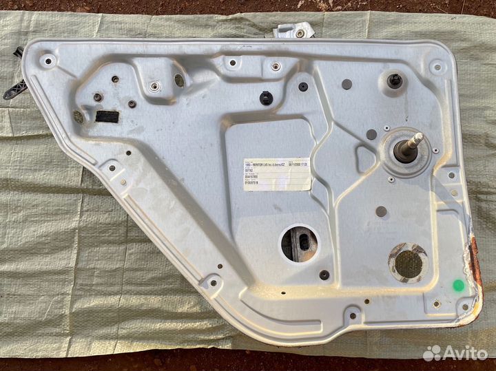 Задний механический стеклоподьемник Skoda Fabia