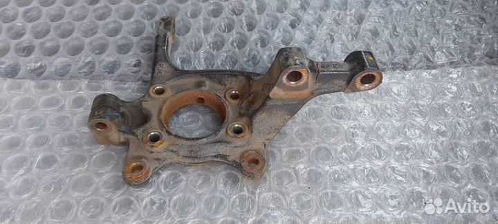 Кулак поворотный левый Kia K5 с дефектом