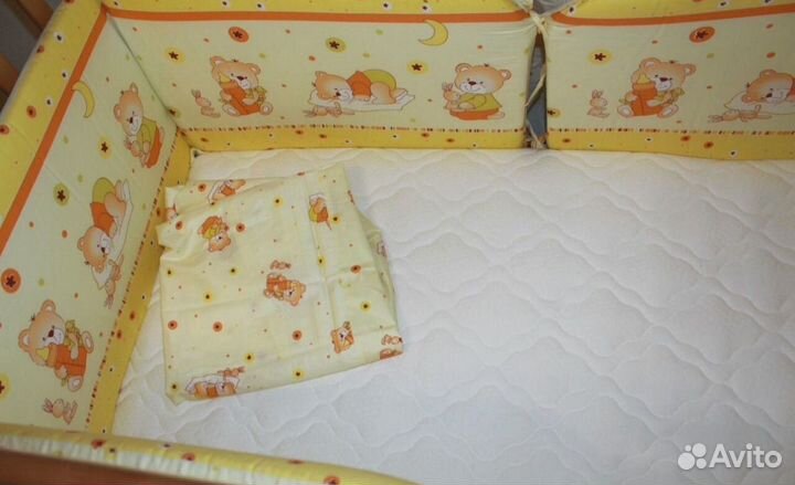 Детская кроватка с продольным маятником