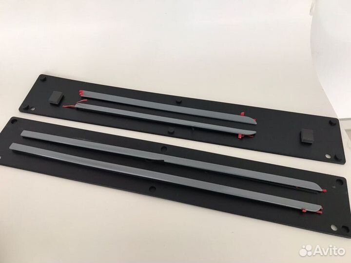 Молдинги боковых дверей Jaguar