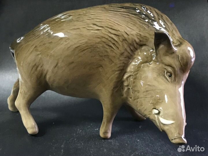 Кабан фарфоровая статуэтка