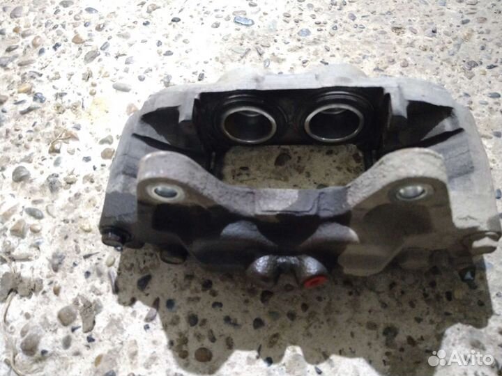 Суппорта тормозные передние Прадо-150