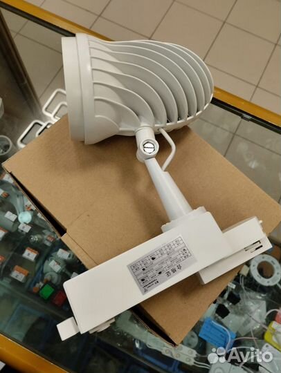 Светильник трековый сд 100/30W 4500K