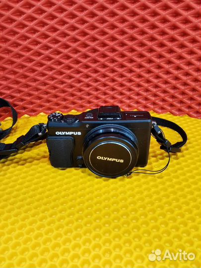 Компактный фотоаппарат Olympus XZ-2