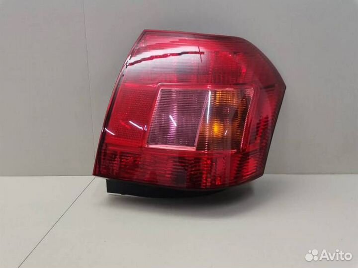 Фонарь задний левый Toyota Corolla Runx E120 2001