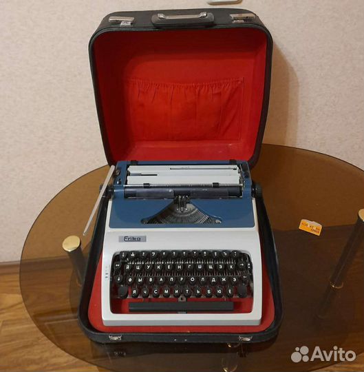 Печатная пишущая машинка Erika