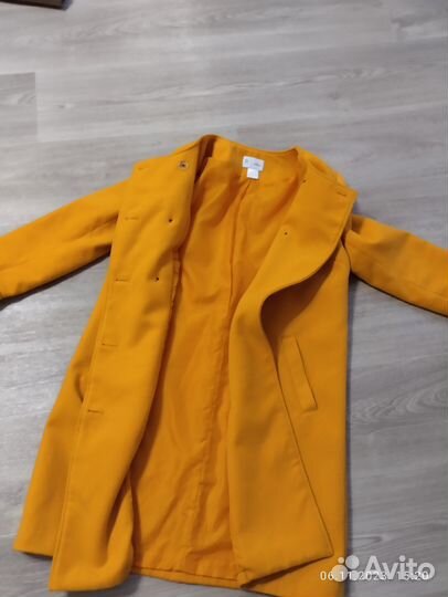 Пальто женское 42 44 коричневое и жёлтое