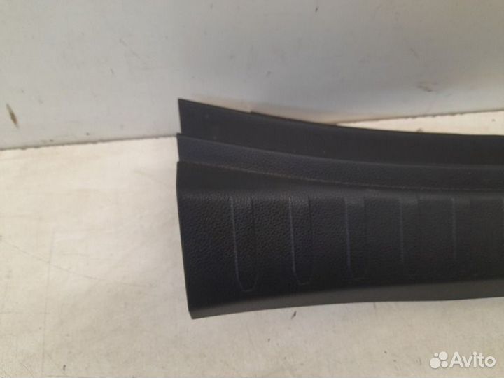 Накладка замка багажника Toyota Rav4 50 2018