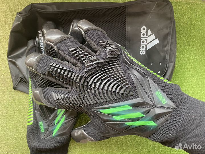 Вратарские перчатки Adidas Predator Pro