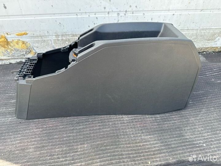 Подлокотник Opel Zafira A05 Z18XER 2010