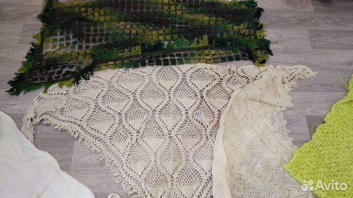 Платки,шали,скатерть ручной вязки.Журналы мод