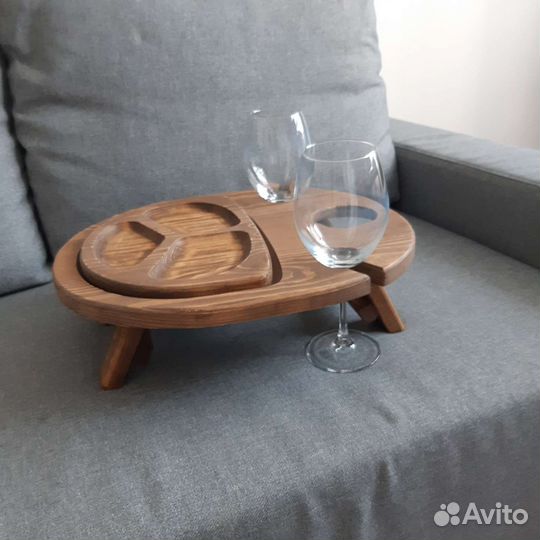 Винный столик на две персоны с менажницей