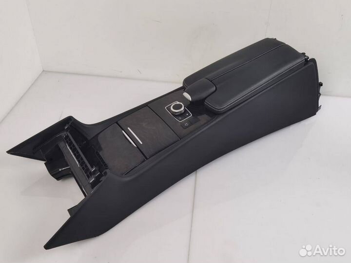 Консоль салона (центральная часть) Mercedes-Benz