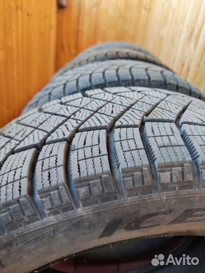 Pirelli Ice Zero FR 205/60 R16