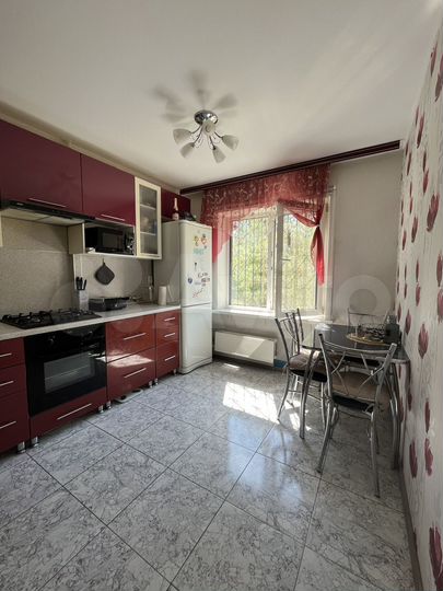 2-к. квартира, 54 м², 1/10 эт.