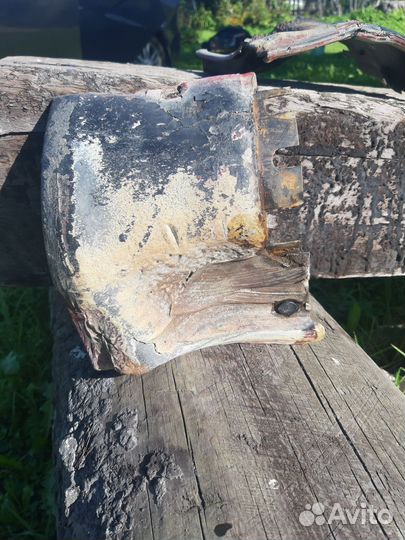 Защита от камней правая на Audi100 C4