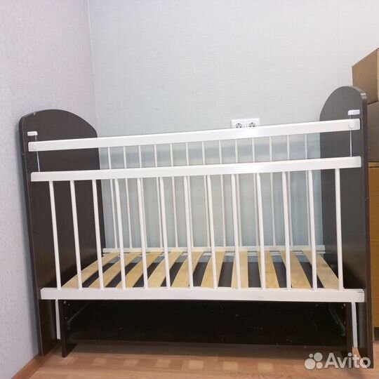 Детская кровать-маятник