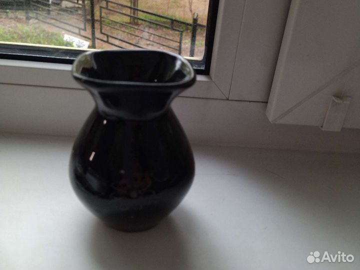 Фарфоровая ваза черная