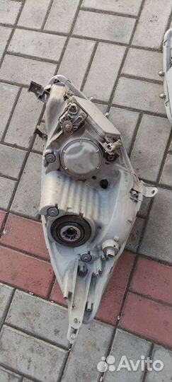 Toyota isis фара