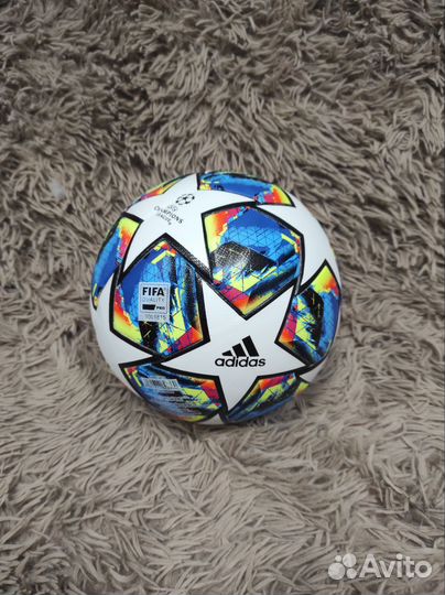 Футбольный мяч лиги чемпионов 2019-2020