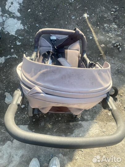 Прогулочная коляска