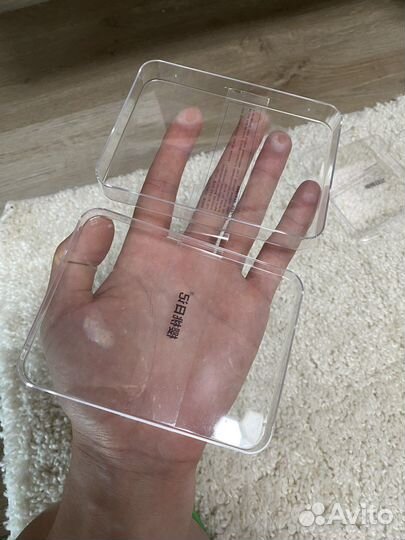 Пластиковая коробочка с крышкой