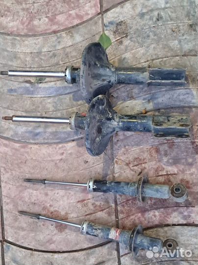 Амортизаторы б/у lancer 9