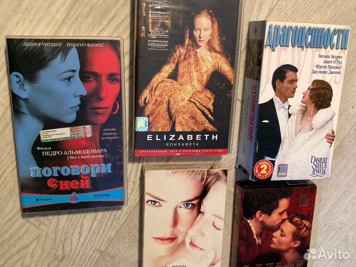 Видеокассеты с популярными фильмами