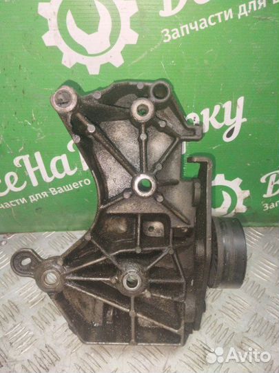 Кронштейн генератора Renault Logan 1