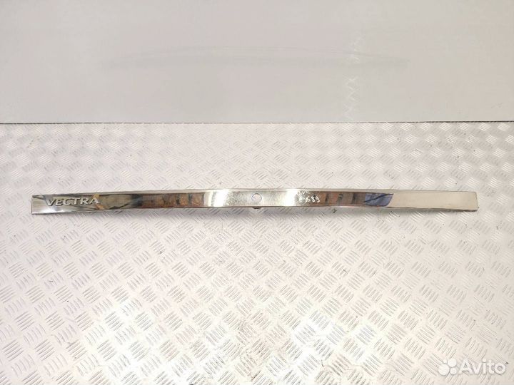 Накладка двери (крышки) багажника Opel Vectra