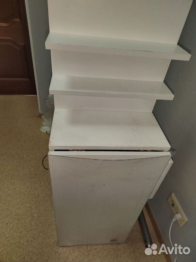 Маникюрный стол