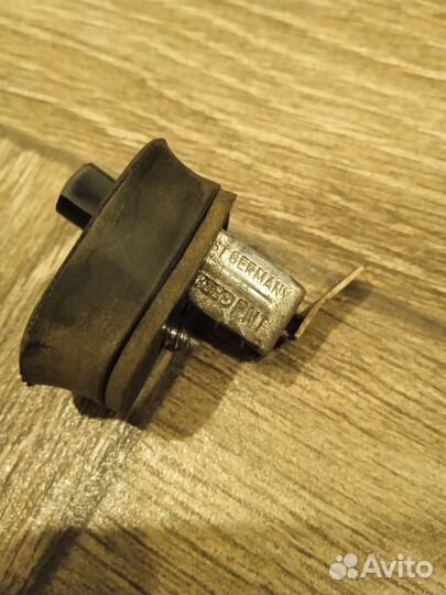 Выключатель (концевик) от Audi 100, 200 C3