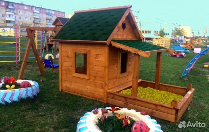 Детский деревянный домик с песочницей