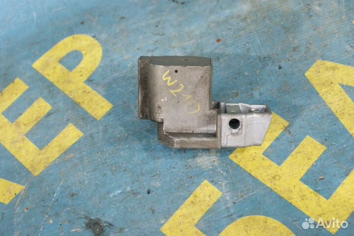 Ответная часть замка зажигания Mercedes-Benz W210